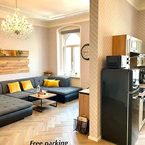  Apartment Nicol